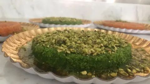 جديدنا في top100 كنافه الفستق بحشوه الجبنه والقشطه