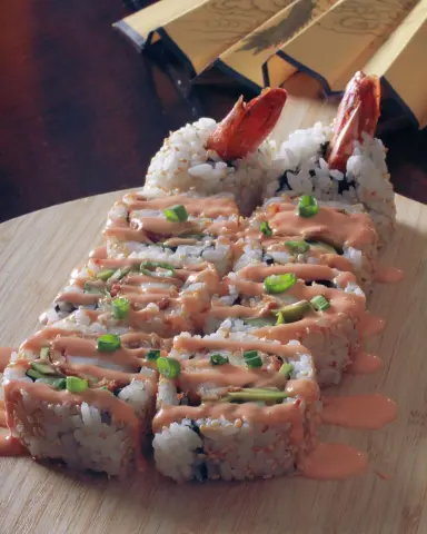 Sakura Roll #sushiroll #shrimp #avocado #yumesushii #sakura #سوشي_رول