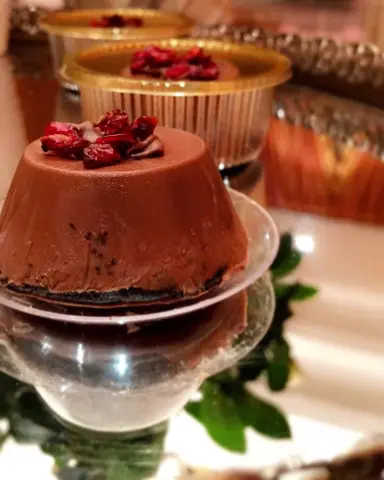اللهم لوّن بالفرح حياة من تشابهت عليه الألوان ✨. شوكلاته بلجيكية فاخرة محشوة بالأوريو . للطلب : وآتس آب أو دايركت .