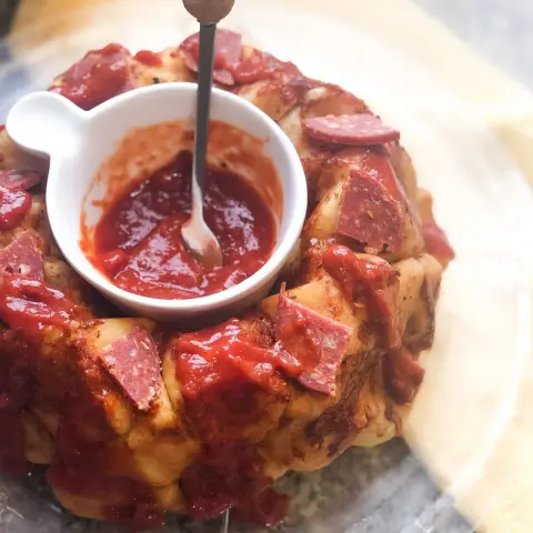 Pizza Monkey bread !! now in our Menu .. Mozzarella and pepperoni pieces covered with pizza sauce inside and out #pizza #بيتزا #ببروني #تشيز #pepperoni #success #موزوريلا #برميزان #مونكي_بريد #لذيذ #طازة #حار #من_الفرن #واو #wow #yummy #food #salt