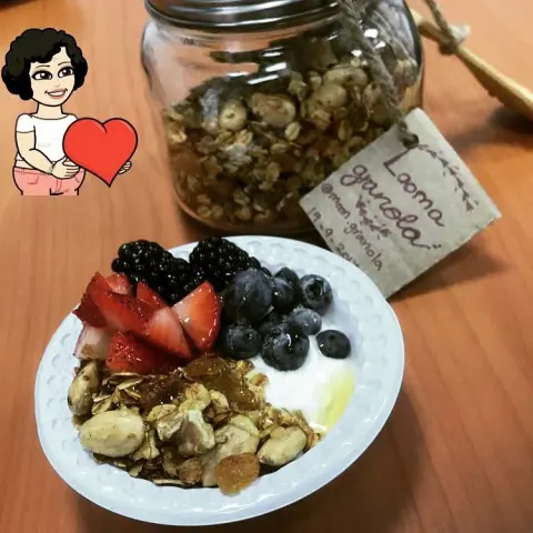 ألذ سناك صحي للدوام زبادي وفواكة ومون جرانولا وعسل وبالعافية مشاركتنا صوركم سعادة ❤️ #granola #moon_granola #dammam #khobar #dahran #جرانولا #الدمام #الخبر #الظهران #صباح_الخير #morning