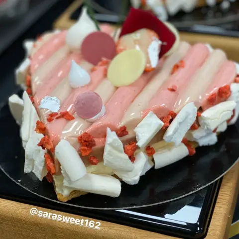 #sarasweet162 #cake #courses #cake_courses #sweet #دورات #تدريب #تدريب_نسائي #حفلات_بنات #حفلات_تخرج #دورات_نسائية #دورات_الرياض #حلويات_عصرية the Tastelab #Emmanuel
