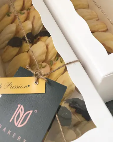 طلبية اليوم، مادلين كيك بالشوكليت، والبوكس الثاني بالكرز الأحمر لذيييذ مع الشاي❤️