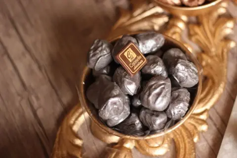 - تمر تشيز جوز الهند - Coconut cheese Date