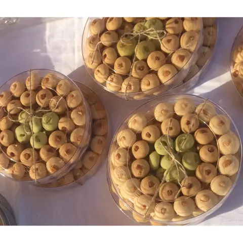 الغريبه اللذيذه بطعم الفستق والفول السوداني والنكهه الأصليه
