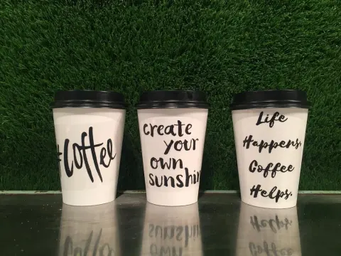 Start your day with a good coffee ☕️✨ come try our famous latte at alfaisaliah resort - durrat alriyadh (4-11) today is the last day ✨ dont miss the chance ✨ #foodtruck #breakfast #coffee #latte #pancakes #event #riyadh_events #riyadh_guide
