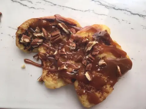 Always fresh ✨ Come try it in al faisaliah resort - Durrat alriyadh 4 - 11 #فودترك #فطور #فرنش_توست #ايفينت_الرياض #صباح #foodtruck #french_toast #caramel #morning #breakfast