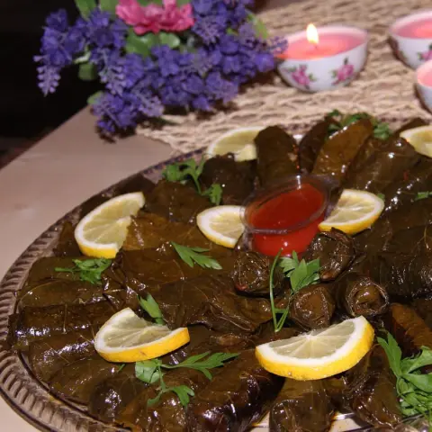 عدنا إليكم من جديد ورق عنب لذيذ وحامض ومميز لدينا سر النكهه ✌️ جرب لن تندم لديك عزيمة وجمعة أو سمرة نوفر لك ألذ ورق عنب سيمدحه الكل ⭐️ #ورق_عنب #ورق_عنب_حامض #الخبر #الدمام #الظهران #طلبات #معجنات_الشرقية #معجنات #حلويات #الشرقية #حامض #ناطع