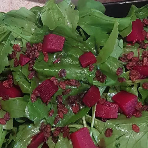 سلطة الجرجير بالبنجرلذيذه واوووو