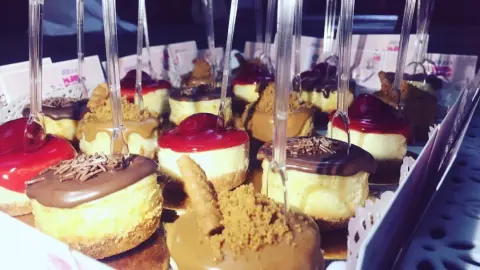 طلبية زبونتي #تشيز_كيك #تصويري #حلويات #كاميرتي #توزيعات #حلا #جدة #تشيز #كيك #لوتس #فراولة #مطاعم #اكل #استقبال