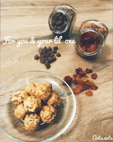Dark chocolate nibs for you , Raisins for your little ones شوكولاته غامقة لك، و الزبيب المجفف لصغارك