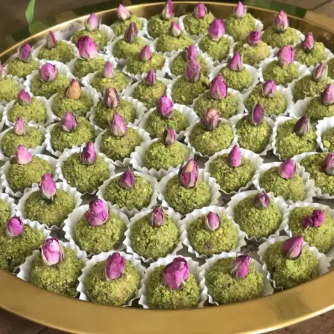منتجنا الجديد تارت البيكان بجوز الهند متوفر في محل تيست مي طعم مميز لاتفوتوا تجربته متوفر كميه للتذوق