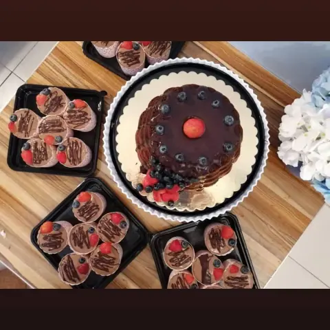 جديد الجوي فكتوري، تشوكو لافر choco_lover كيكه الشوكولاته اللذيذ مع قناش الشوكولاته اللذيذ وشنو احلى من الفراولة و التوت مع الشوكولاته شكل و نكهات رائعة تجدونها اليوم لدى قطوف و حلا فرع العقربيه #قطوف_وحلا #قطوف_و_حلا تحذير لعشاق الشوكولاته فقط ✋ #الخبر #السعوديه #تاجرات_الخبر #اسر_منتجه #اسر_منتجة #بسبوسةالقشطه #طازج_يوميا #حلا #the_joy_factory #sweets #alkhobar #cake #magic_cake #sweets #candy #caramel #كيك #كيكة #حلويات_فن #تاجرات_الخبر #تاجرات_الشرقية #قطوف_وحلا #قطوف_و_حلا #العقربية_الخبر #العقربيه_الخبر #الشرقيه #صنع_بحب #حفلات