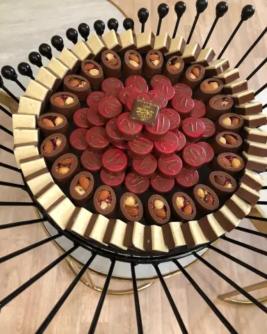 ✨صواني العيد✨ الصينية تحتوي على كيلو وميتين غرام سعر التشوكلت + الصينية 445 ،،،،،،،،،،،، #الرياض#حلويات#أسر_منتجه#تشوكلت#بنات_السعوديه#زواجات#حلويات_أعراس#دعم_الأسر_المنتجه#حفلات#مناسبات#تقديمات#تقديم_مواليد#تقديم_أستقبالات#حلى_الزفه#حلويات_غريبه#حلويات_زواجات#حلويات_مناسبات#صواني_تقديم#رمضان#رمضانيات#غبقه#عيديات#توزيعات_عيد
