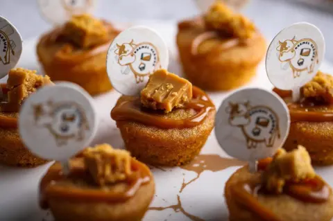 Mini salted caramel: 12 pieces: 60 Riyal 24 pieces: 100 Riyal كيك كراميل مملح: ١٢ حبه: ٦٠ ريال ٢٤ حبه: ١٠٠ ريال ✨