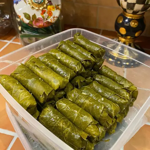 ورق عنب مفرزن