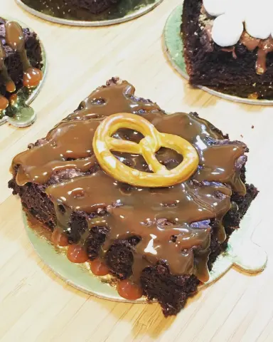 #saltedcaramel #brownies متوفر يوميآ لطلب قبل بيوم او يومين