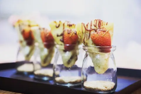 Tiny cups.. أكواب داخلها #كريب بحشوه#الشوكولاته_البلجيكية اقل عدد لطلب ٢٤حبه للاستفسار دايركت مسج او واتس ابلطلب قبل بيومين والتوصيل داخل #جدةو#مكة