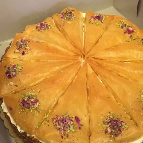 طلب زبونه كيكه البقلاوة