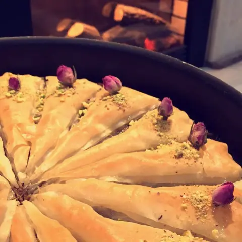 البقلاوة التركيه (بالقشطة) ١٤٠ريال