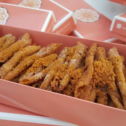 اعواد اللوتس غمسها