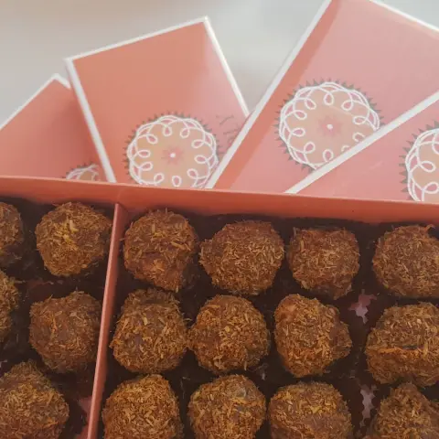 اعواد اللوتس غمسها