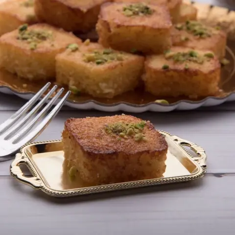 ميني بسبوسة بالقشطة ✨