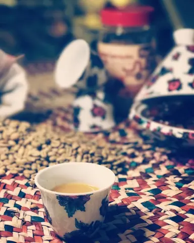 حنونة هي القهوة حين تقدّم لنا روحها في سبيل مزاجنا.