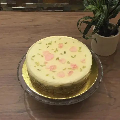 طلب خاص من عميلنا بتوفير صحون و شوك و قطاعة كيك ✨