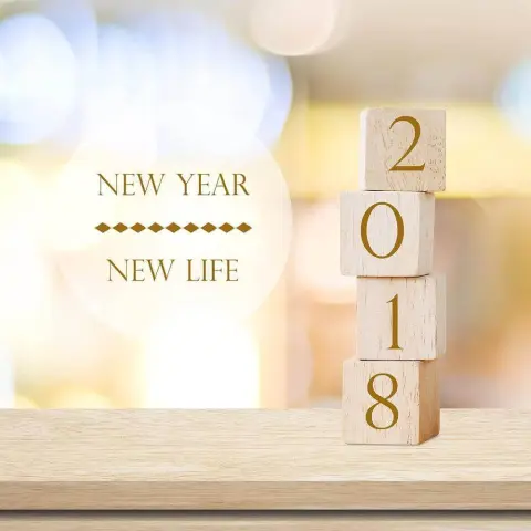 مساءكم سعاده كيف كانت 2017؟؟ و كيف مضت؟ وش ناوين يكون اخر يوم فيها؟؟ بالنسبه لي كانت سنه جميله مليئه بالانجازات و الاشياء الجديده لا تخلو من الايام المليئه بالضغط و التعب تعرفت على شخصيات اتمنى العمر يوقف معهم.. صاروا قريبين مني جدا شخصيات في قمة الذوق قلباً و قالباً و احبهم من كل قلبي رحلت هالسنه و خذت معها اشخاص و تركت لنا ذكرياتهم و تركت لنا اشخاص الله لا يحرمنا منهم لأخر العمر يارب تكون السنه الجديده سنة الخير مليئه بالنجاحات و الفرح لي و لكم