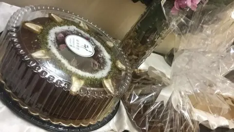 تصوير زبونة لطلبية كيكة التمر وحلا التوفي ❤️ #الخرج #الدلم #بنات_الخرج #بنات_الدلم #اسر_منتجه #اسر_منتجة #اسر_منتجه_الخرج