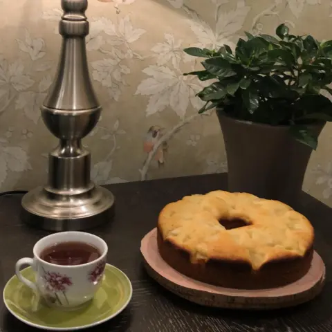 كيك الأنناس ولا ألذ مع فنجان شاهى للطلب التواصل وتس اب