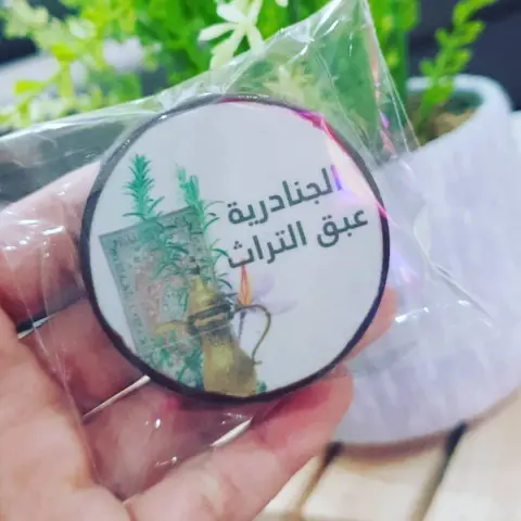 شوكلاتة محشية بالأوريو مطبوع عليها اي عبارة أو ثيم تطلبوه ( على ورق السكر القابل للأكل والوان خاصة بالأكل ) Chocolate Oreo #lollipop #cake #chocolate #oreo #happy #sweet #jeddah #roza_for_lollipop_cake_brownie