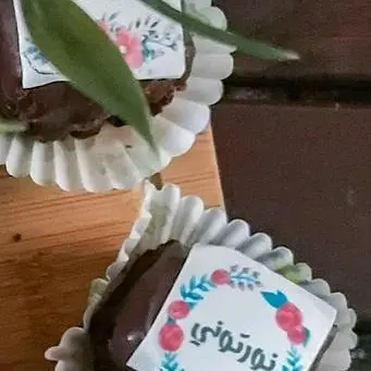 قطع براوني صغيرة بعبارات مختلفة Brownies #lollipop #cake #chocolate #happy #sweet #brownies #jeddah #roza_for_lollipop_cake_brownie