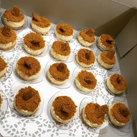 تجهيز طلبية زبونتي عليهم بالف عافيه #تشيز_بسبوسه #تشيز_كيك #كيكة_تمر #تشيز_لوتس #تارت #بنات_مكه #تاجرات_مكه #توصيل_طلبات_جدة_مكة #توصيل_طلبات