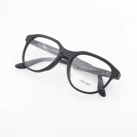 #prada #eyewear موديل مميز للجنسين من برادا ب 590 ريال فقط❗