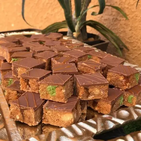 مكعبات البستاشيو • السعر: ٣٦ قطعه بـ ٦٣ ريال بالضريبة