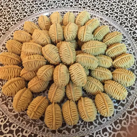 طلبية زبونه بالعافيه #جدة#مكة#معمول_تمر #معمول_بيتي #معمول_منقش #غريبة#افراح#مناسبات#مواليد