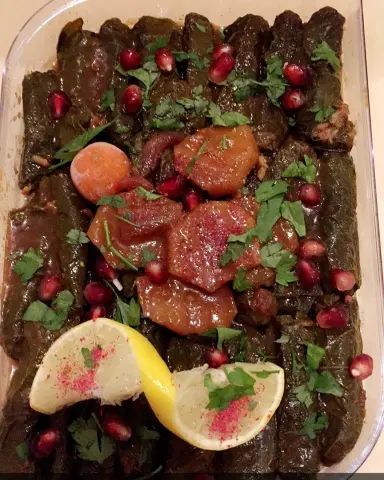 صحن ورق عنب صغير ٣٠ ريال بالدبس