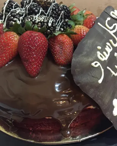 مساء الخير مازالت عروضننا مستتتمره في #ينبع العرض الأول أي كيكة ب ٥٥ ريال بسس (كوكيز _ فراوله_ جزر _الفستق و اللوز _ شوكلاته _ قرفه _ ليمون بالتوت _ تفاح _برتقال _ جوز الهند) العرض الثاني ١٨ قطعة من الكوكيز بالشوكلاته او العادي ب٤٥ ريال بسس ويمكن اضافة اي نوع من الحشوات ب٥ريال فقط عالطلب لدينا توصيل بمبلغ اضافي سارعو بالحجز ف الكميات محدوده ل كل يوم