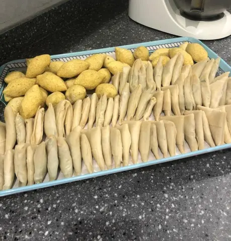 سمبوسة وكبة دبليو كتشن الطازجة جاهزة للقلي