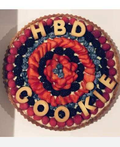 Happy Weekend #made_with_love Whatsapp to order this weekend: #تارت_الفواكه #تارت_حلو #تارت #jeddah #شوكلاته #fruit_tart #لي_تارت #weekendvibes #weekend