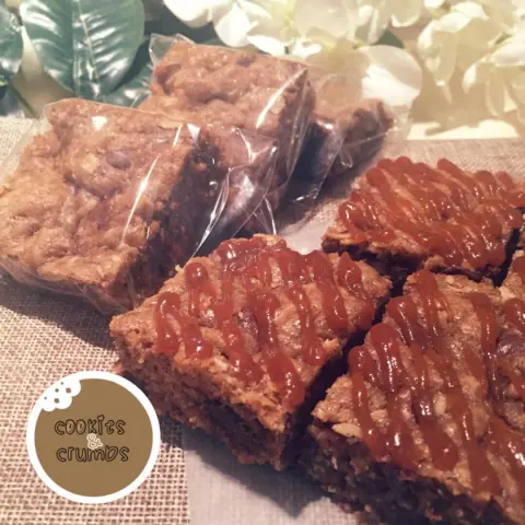 #مربعات_الشوفان إضافة مميزة ولذيذة مع قهوتكم المفضلة☕️ . . لاحتوائها على الشوفان تعتبر وجبة خفيفة مناسبة في الدوامات والجامعات والمدارس وبخاصة الاطفال اذا حبيتوا ممكن نغلف لكم كل حبة لحالها . . #كوكيز_اند_كرمبز#حلى#حلويات#كوكيز#لذيذ#الرياض#طلبات#حفلة_تخرج#حفلة_نجاح#فطور#قهوة#فعالية#ايفينت#براونيز#ماجيك_بارز#مربعات_الشوفان #cookiesandcrumbs#cookies#yummy#riyadh#orders#party#breakfast#coffee#event#carnival#brownies#magicbars# #oatssquares
