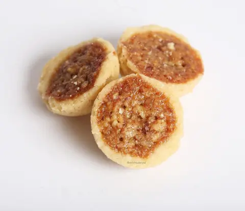 خلونا نفرح و نحتفل ونعايد بعض وبإذن الله شده وتزول والقادم أيام جميله ⠀⠀ #delishbakerysa #الرياض #delish #ديلش_بيكري #cake #saudi #كيك #السعوديه #riyadh #staysafe #stay_safe #صحتكم_اولا #خليك_بالبيت #كلنا_مسؤول #delishcakes #eid #ramadhan #رمضان #العيد #العيد_فرحه #فرحة_العيد #عيد_سعيد #عساكم_من_عواده