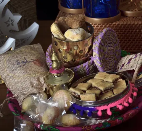 متوفره السلال ب ٣ اللوان و واصناف منوعه من المعمول هديه رمضانيه جميله و يمكن اعاده تعبأتها بسعر المعمول فقط متوفره في محل الهديه الفريده #رمضانيات #رمضان_2017 #تمر #قهوة_وحلى #السعوديه_الرياض #حلى_القهوة