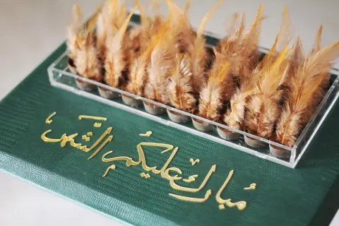 هل هلالك يارمضان ✨ . . صياني رمضانية بالجلد ومزينه بعبارة ذهبية *مبارك عليكم الشهر * . . بودينق التمر مع الصينيه السعر ٣٢٠ريال . .