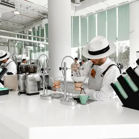 الشغف يخلينا نحب ونبدع جربتوا كوب القهوة من يدين المبدع معاذ ؟ متاكدين بتكون تجربة ما تنسى