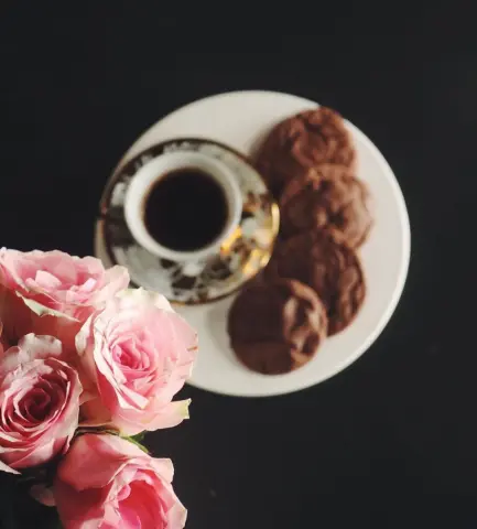 أبسَط الأشيِاء جمالاً في هذا المساء ‏فنجان قهوُه و وضجيج العائله و #دبليو_كوكيز ❤️❤️