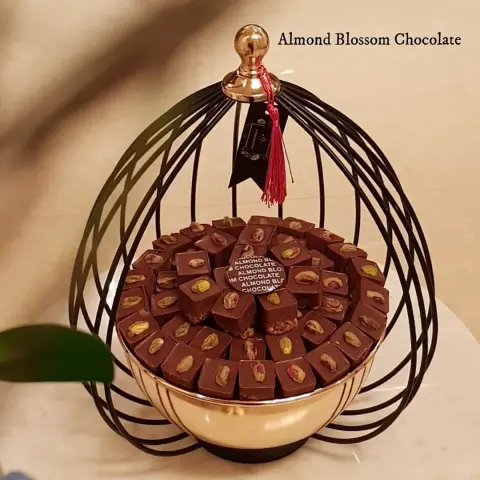 من الكولكشن الجديد لصياني الموند ❤❤ ، انيييقه جداا ، ما تكلف كثير تاخذ كيلو فقط تقريبا . . #صياني #صياني_زواج #صواني #صواني_تقديم #صواني_ضيافة #تشوكلت #شوكلت #عيديه #عيديات #استقبالي #استقبال #استقبال_ولاده #استقبال_مواليد #معايدة #معايده #حلويات #حلويات_العيد #ورد_صناعي #حلى_اللوتس #حلى #بازار #ضيافه_مميزه #ضيافة #افنان_الباتل #باتشي #قوديفا #معرض_القهوة_والشوكولاتة #لاديراخ #لاديراخ_شوكولاتة #اليوم_الوطني