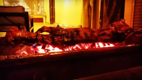 خروف مشوي على الجمر بالطريقة التركية نأتيكم اينما كنتم في كامل الشرقية الخبر الدمام والجبيل بقيق سيهات اتصل نصل #مطعم_ركن_الخروف_المشوي #الجبيل_البلد#الجبيل_الصناعيه #الشرقيةنيوز #الشرقية_لايف #اكسبلور #ديوانية_الخروف_المشوي عيش #الرومنسيه و#السعادة #اللمه #كشتة #ديوانية_الخروف_المشوي ‏⁧‫#_خروف_مشوي_بالجمر‬⁩ ⁧‫#حفلات_شواء_خارجية‬⁩ ⁧‫#مناسبات‬⁩ #_وناسه_ربيع‬⁩ #الدمام #الخبر #القطيف #سيهات ⁧‫#ولائم‬⁩ ⁧‫#سيخ_عثماني‬ ⁧‫#نأتيكم_في_مواقعكم‬⁩ ⁧‫ ⁧‫#نوفر_طلبات_لكافة_المناطق